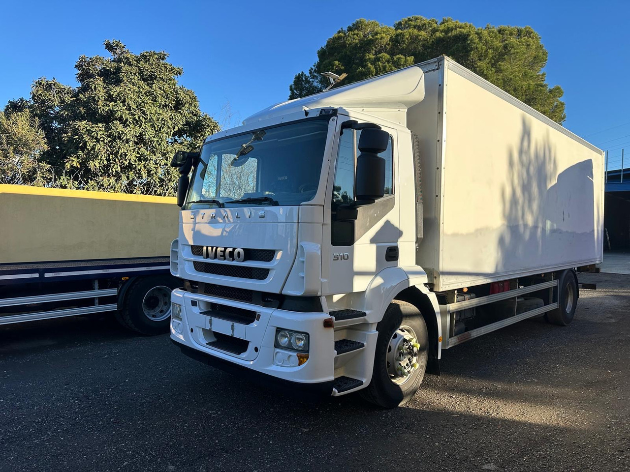 IVECO STRALIS 310 - Caminhão furgão: foto 2 IVECO STRALIS 310 - Caminhão furgão: foto 2