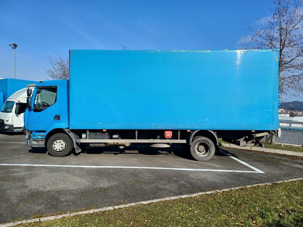 RENAULT MIDLUM 12.270 - Caminhão furgão: foto 2 RENAULT MIDLUM 12.270 - Caminhão furgão: foto 2