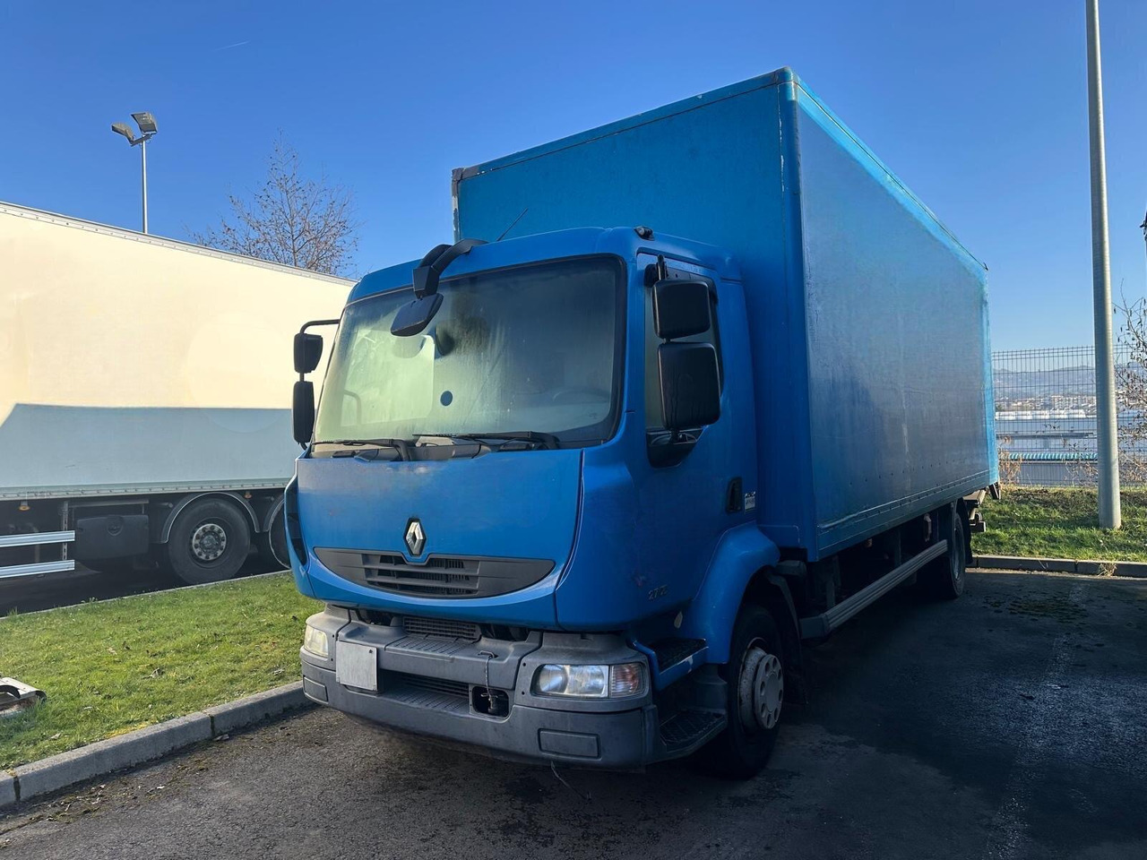 RENAULT MIDLUM 12.270 - Caminhão furgão: foto 1 RENAULT MIDLUM 12.270 - Caminhão furgão: foto 1