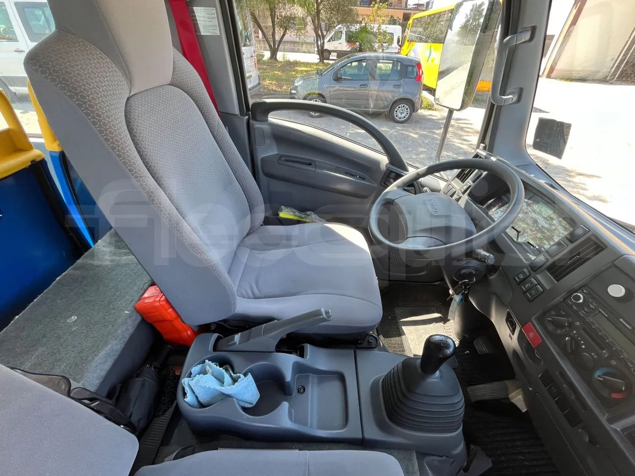 Autocarro escolar Isuzu P65: foto 15