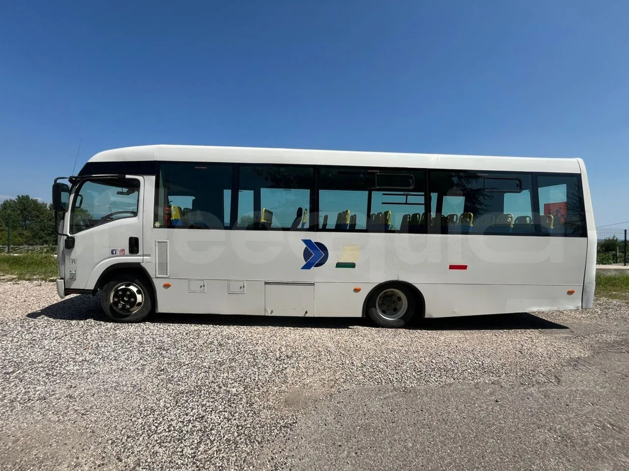 Autocarro escolar Isuzu P65: foto 6