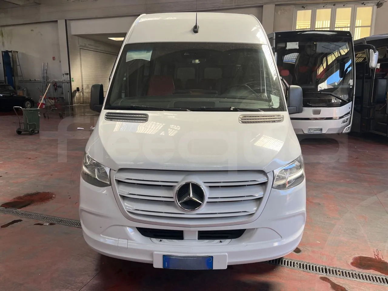 Mercedes-Benz Sprinter - Micro-ônibus, Furgão de passageiros: foto 2 Mercedes-Benz Sprinter - Micro-ônibus, Furgão de passageiros: foto 2