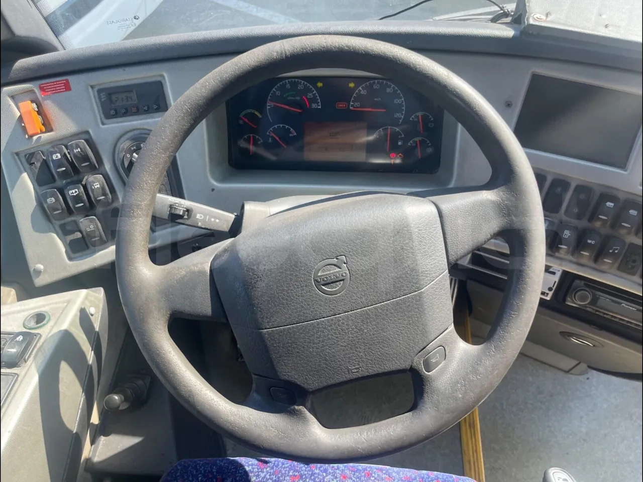 Volvo B12B - Autocarro: foto 2 Volvo B12B - Autocarro: foto 2