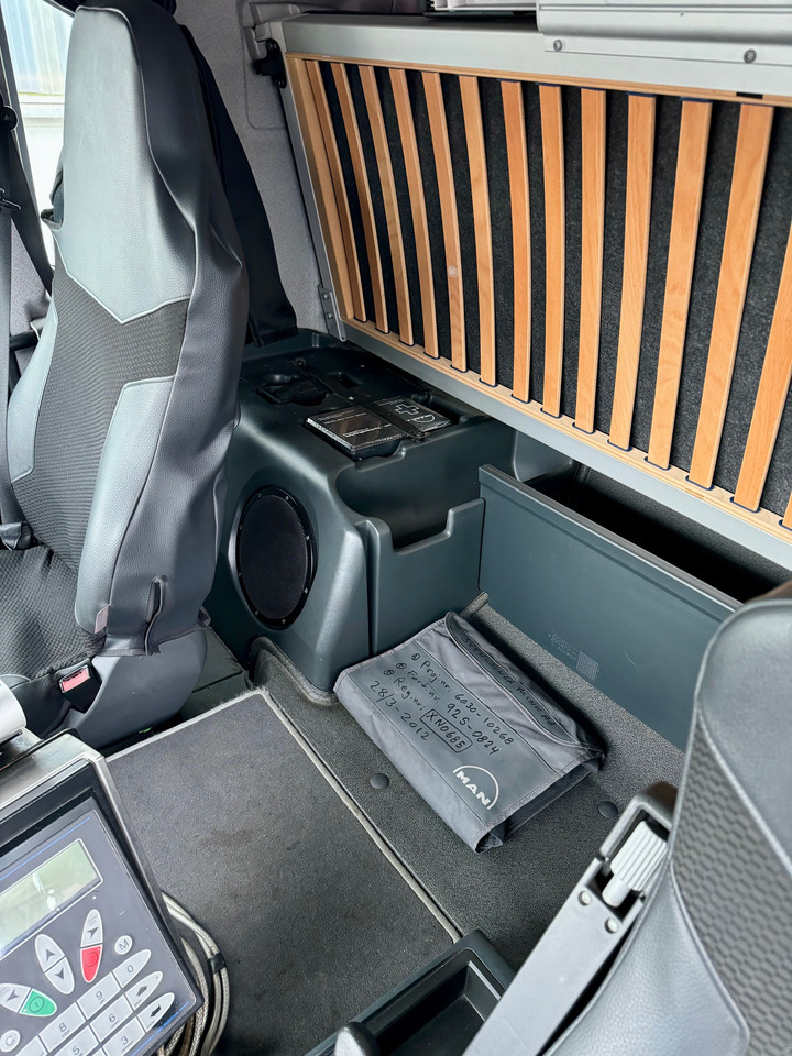 Caminhão tanque para transporte de leite MAN TGS 35.480 8X4-2 TRIDEM Wasser-Tank: foto 19 Caminhão tanque para transporte de leite MAN TGS 35.480 8X4-2 TRIDEM Wasser-Tank: foto 19