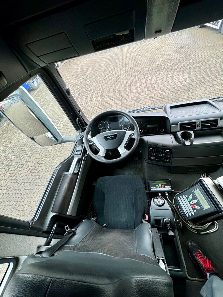 Caminhão tanque para transporte de leite MAN TGS 35.480 8X4-2 TRIDEM Wasser-Tank: foto 9 Caminhão tanque para transporte de leite MAN TGS 35.480 8X4-2 TRIDEM Wasser-Tank: foto 9