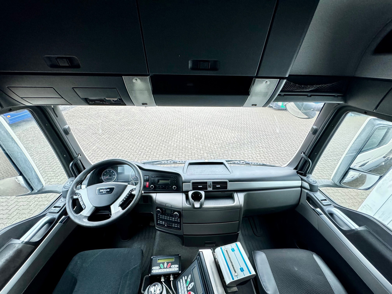 Caminhão tanque para transporte de leite MAN TGS 35.480 8X4-2 TRIDEM Wasser-Tank: foto 8 Caminhão tanque para transporte de leite MAN TGS 35.480 8X4-2 TRIDEM Wasser-Tank: foto 8