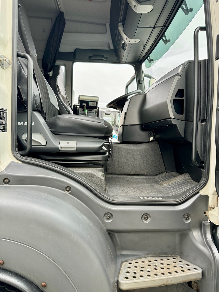 Caminhão tanque para transporte de leite MAN TGS 35.480 8X4-2 TRIDEM Wasser-Tank: foto 24 Caminhão tanque para transporte de leite MAN TGS 35.480 8X4-2 TRIDEM Wasser-Tank: foto 24