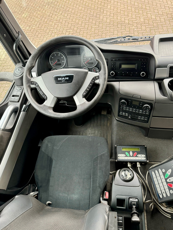 Caminhão tanque para transporte de leite MAN TGS 35.480 8X4-2 TRIDEM Wasser-Tank: foto 14 Caminhão tanque para transporte de leite MAN TGS 35.480 8X4-2 TRIDEM Wasser-Tank: foto 14