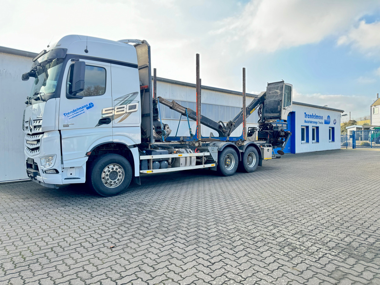 Mercedes Arocs 3358 L 6x4 Radstand 4500 Arocs 3358 L 6x4 Blatt-Luft Gefedert - Caminhão florestal: foto 3 Mercedes Arocs 3358 L 6x4 Radstand 4500 Arocs 3358 L 6x4 Blatt-Luft Gefedert - Caminhão florestal: foto 3