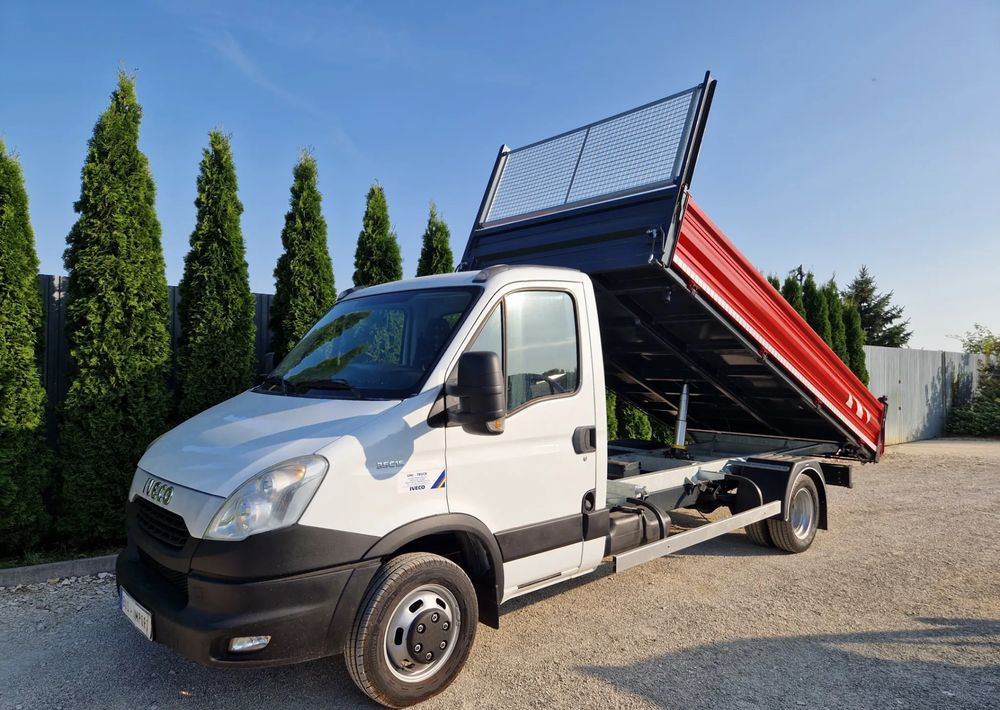 Iveco 35C15 3.0 - Furgão basculante: foto 1 Iveco 35C15 3.0 - Furgão basculante: foto 1