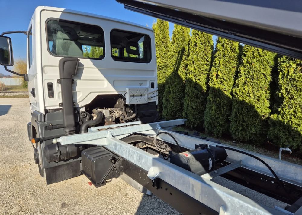 Nissan Atleon 56.13 3.0 130KM - Furgão basculante: foto 5 Nissan Atleon 56.13 3.0 130KM - Furgão basculante: foto 5