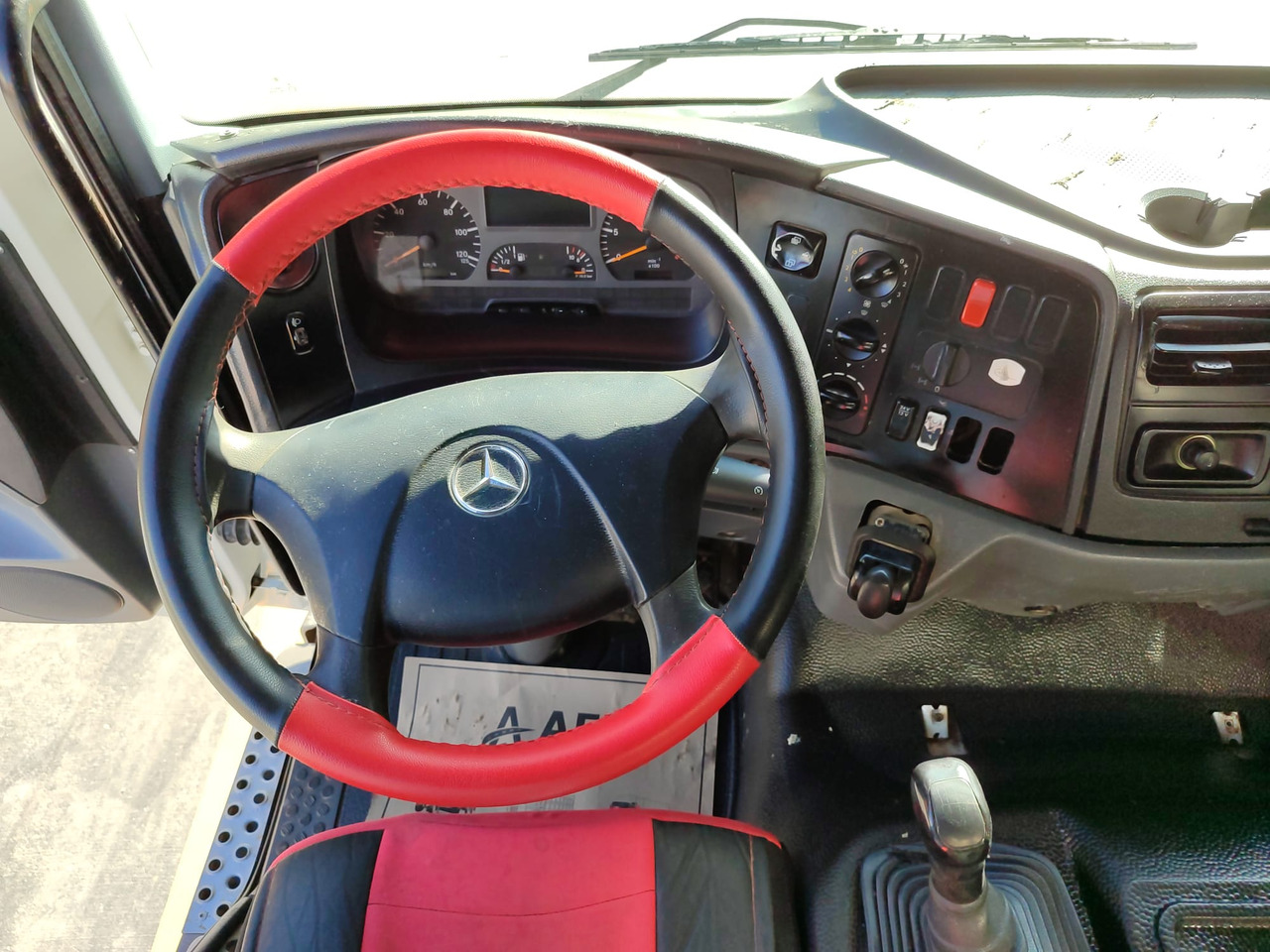 Caminhão betoneira MERCEDES-BENZ AXOR 3028: foto 11