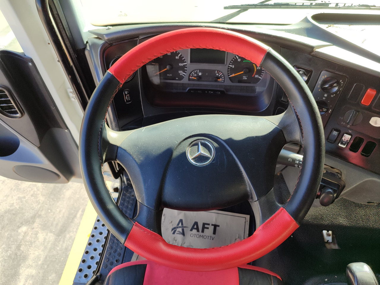 Caminhão betoneira MERCEDES-BENZ AXOR 3028: foto 9