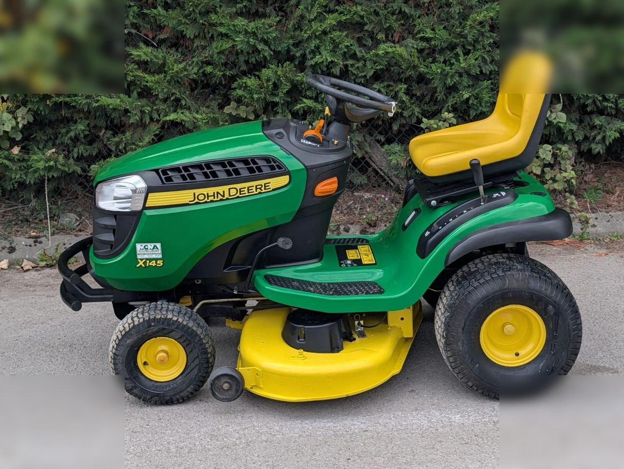 2011 JOHN DEERE X145 - Cortador de grama: foto 4 2011 JOHN DEERE X145 - Cortador de grama: foto 4