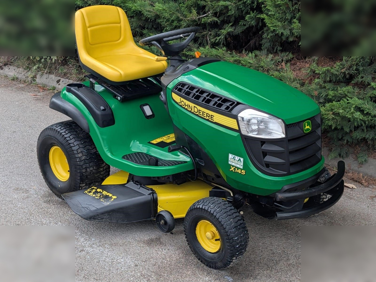 2011 JOHN DEERE X145 - Cortador de grama: foto 1 2011 JOHN DEERE X145 - Cortador de grama: foto 1