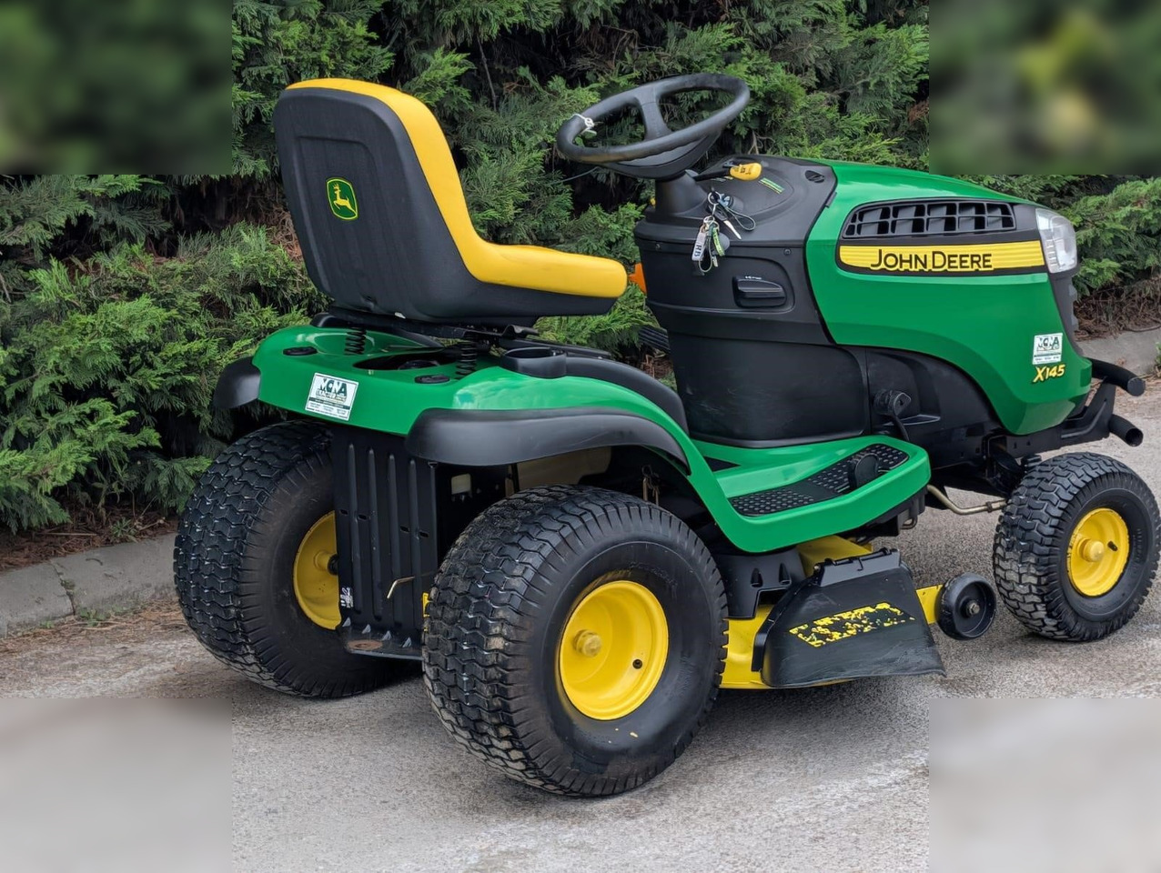 2011 JOHN DEERE X145 - Cortador de grama: foto 5 2011 JOHN DEERE X145 - Cortador de grama: foto 5