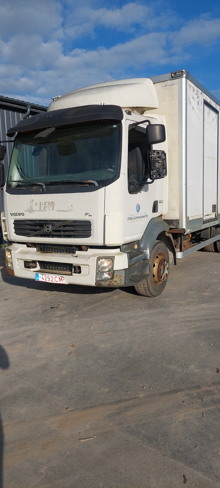 VOLVO FL240 - Caminhão furgão: foto 1 VOLVO FL240 - Caminhão furgão: foto 1