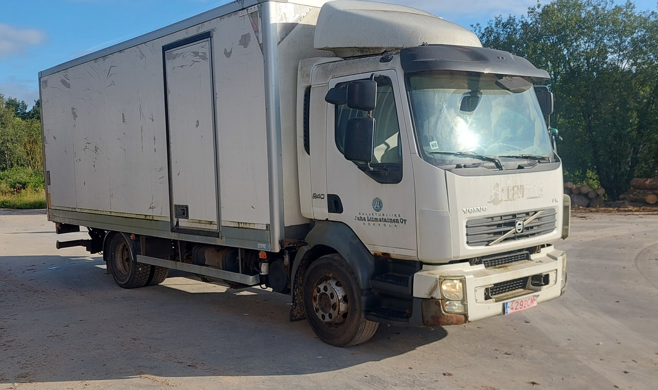 VOLVO FL240 - Caminhão furgão: foto 5 VOLVO FL240 - Caminhão furgão: foto 5