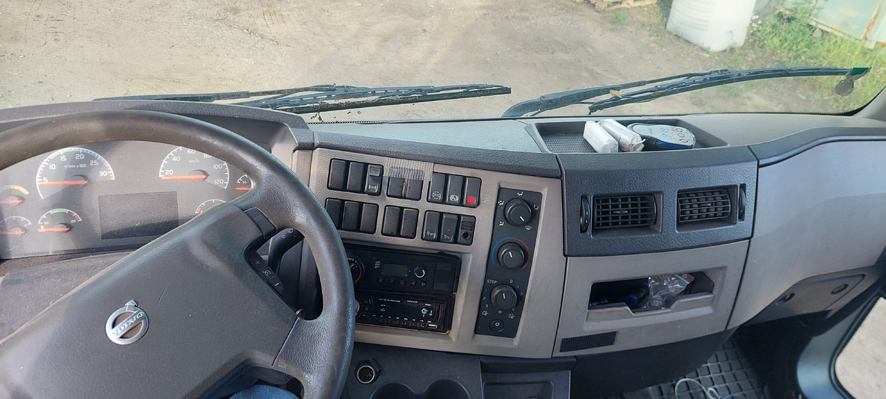 VOLVO FL280 - Caminhão furgão: foto 5 VOLVO FL280 - Caminhão furgão: foto 5