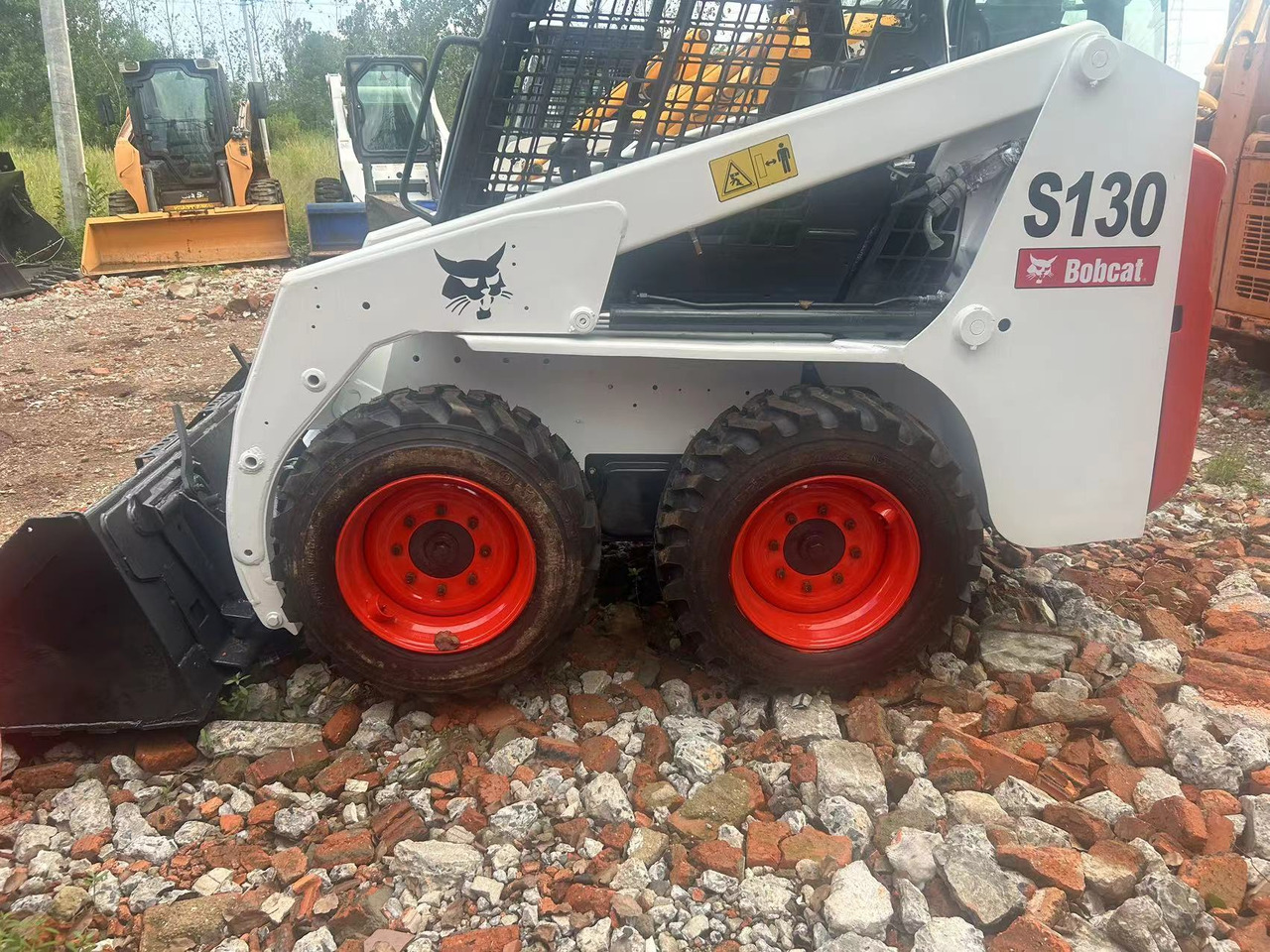 BOBCAT S130 skid steer loader - Mini carregadeira: foto 3 BOBCAT S130 skid steer loader - Mini carregadeira: foto 3