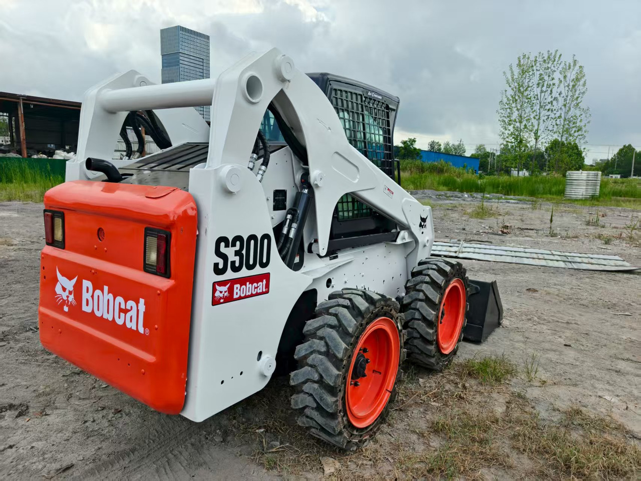 BOBCAT skid steer loader S300 - Mini carregadeira: foto 4 BOBCAT skid steer loader S300 - Mini carregadeira: foto 4