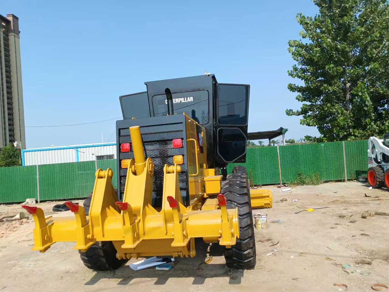 CATERPILLAR 140K used motor grader low price - Motoniveladora: foto 3 CATERPILLAR 140K used motor grader low price - Motoniveladora: foto 3