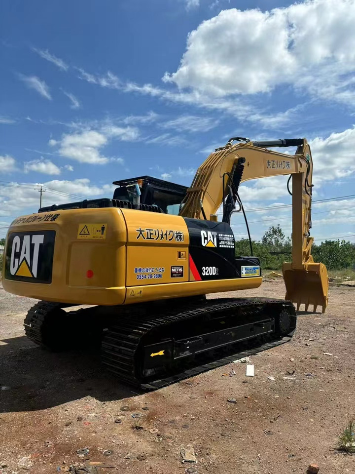 CATERPILLAR 320D2 - Escavadora de rastos: foto 4 CATERPILLAR 320D2 - Escavadora de rastos: foto 4