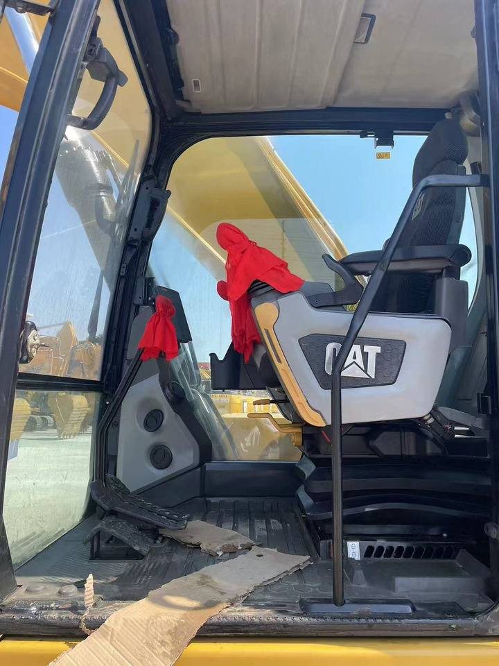 Escavadora de rastos CATERPILLAR 330GC: foto 8
