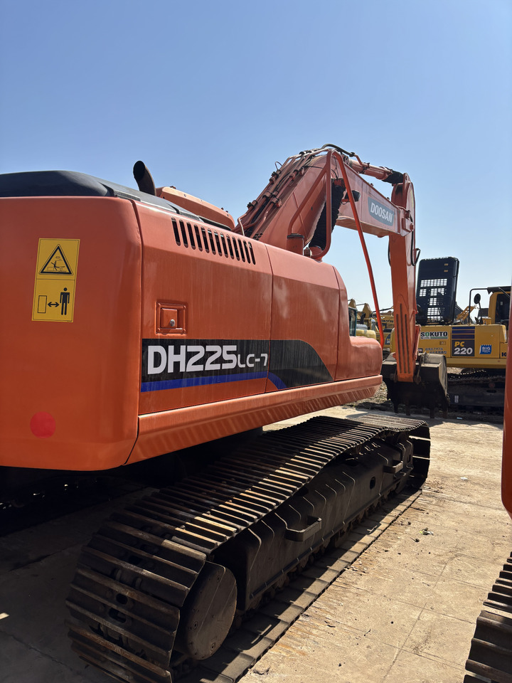 DOOSAN dh225 hot sale used excavator in stock - Escavadora de rastos: foto 1 DOOSAN dh225 hot sale used excavator in stock - Escavadora de rastos: foto 1