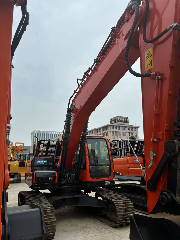 DOOSAN dx225 excavator original hot sale - Escavadora de rastos: foto 3 DOOSAN dx225 excavator original hot sale - Escavadora de rastos: foto 3