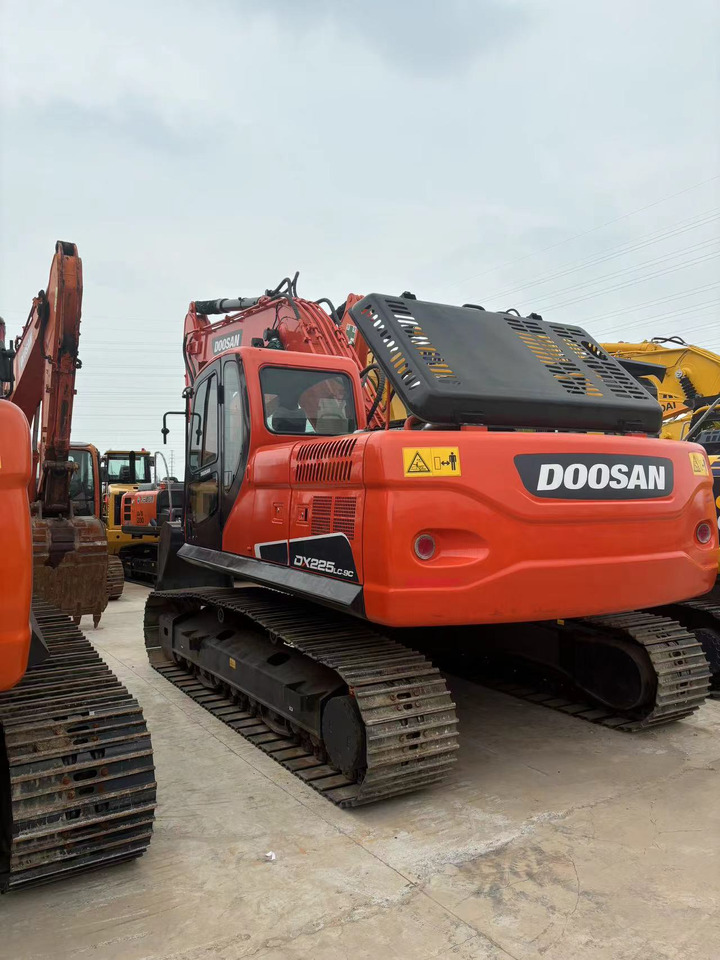 DOOSAN dx225 excavator original hot sale - Escavadora de rastos: foto 2 DOOSAN dx225 excavator original hot sale - Escavadora de rastos: foto 2