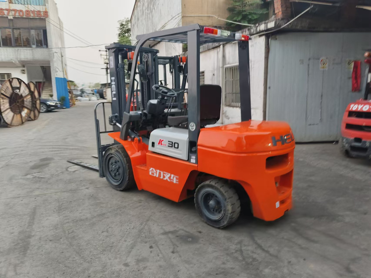 HELI k30 used 3 ton diesel forklift Customizable mast clamps low price - Empilhadeira a diesel: foto 3 HELI k30 used 3 ton diesel forklift Customizable mast clamps low price - Empilhadeira a diesel: foto 3