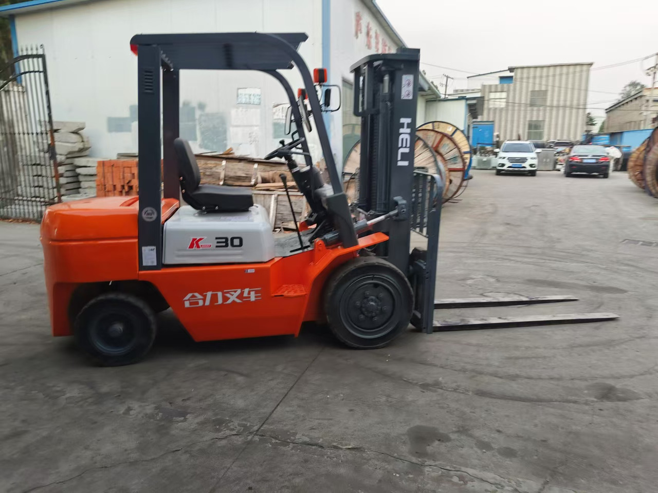 HELI k30 used 3 ton diesel forklift Customizable mast clamps low price - Empilhadeira a diesel: foto 1 HELI k30 used 3 ton diesel forklift Customizable mast clamps low price - Empilhadeira a diesel: foto 1