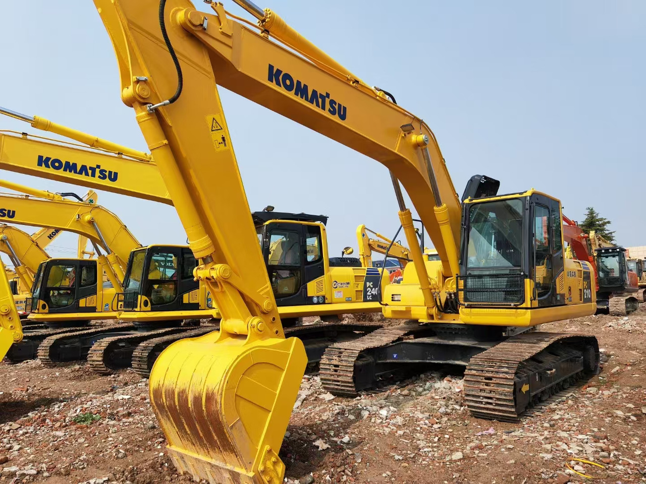 KOMATSU pc210-8 used crawler excavator japan brand hot sale - Escavadora de rastos: foto 3 KOMATSU pc210-8 used crawler excavator japan brand hot sale - Escavadora de rastos: foto 3