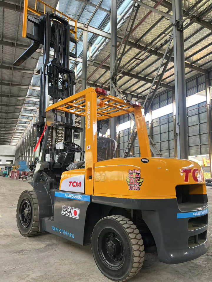 TCM fd50 japan brand original 5 ton diesel forklift 3 section 4.5m Customizable mast clamp side shift - Empilhadeira a diesel: foto 4 TCM fd50 japan brand original 5 ton diesel forklift 3 section 4.5m Customizable mast clamp side shift - Empilhadeira a diesel: foto 4