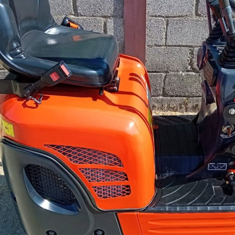 Locação de Kubota K 008-3  Kubota K 008-3: foto 11