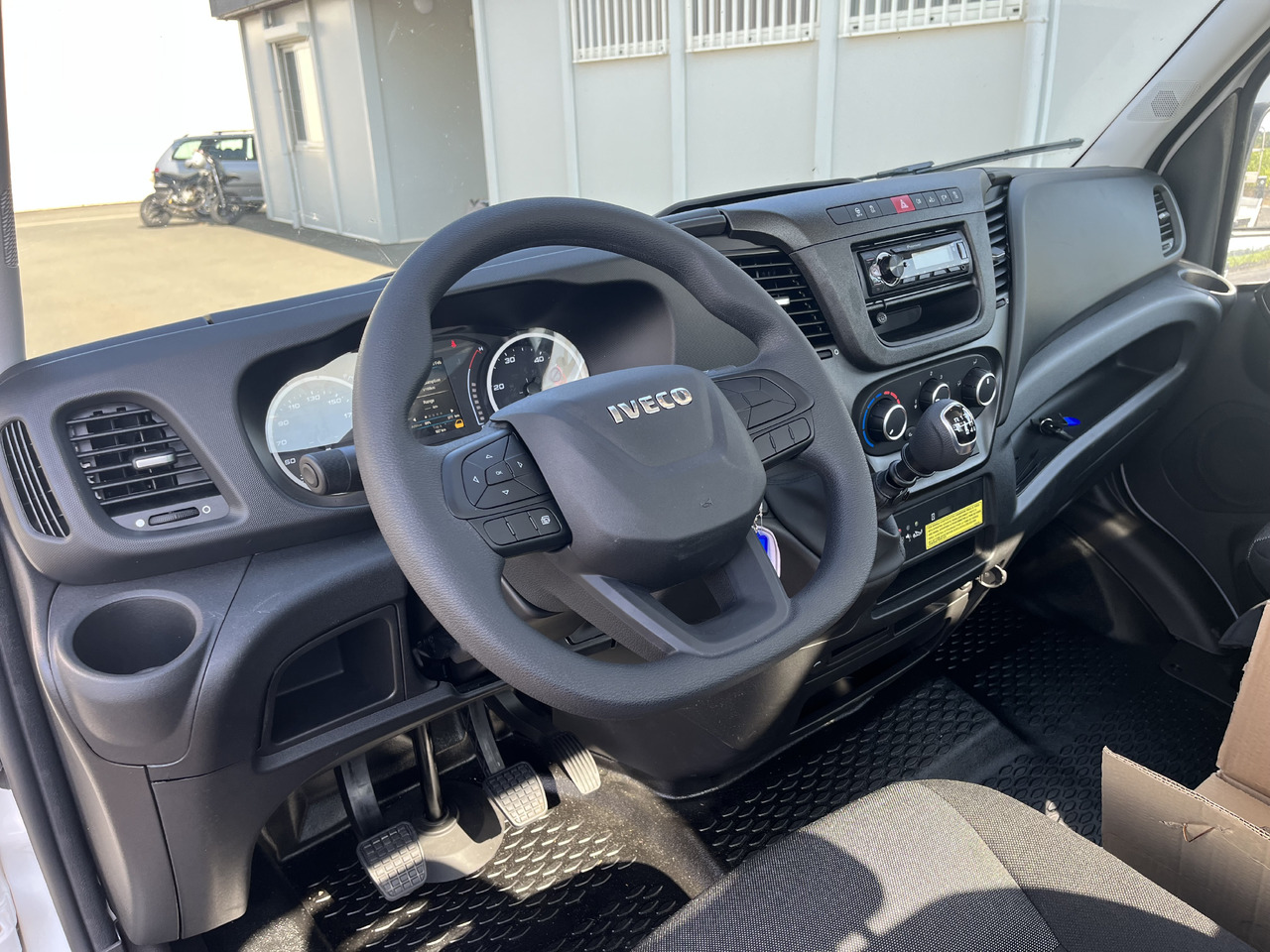 IVECO DAILY SOCAGE 24D SPEED - Caminhão com plataforma aérea: foto 5 IVECO DAILY SOCAGE 24D SPEED - Caminhão com plataforma aérea: foto 5