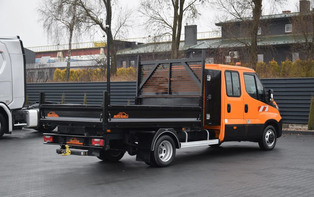 Iveco DAILY 35C16 / 2.3 - 160 KM / BRYGADÓWKA / 6 OSOBOWY / DOSTAWCZE / SKRZYNIA / KLIMA / NAWIGACJA / KAMERA COFANIA / TEMPOMAT / SERWISOWANY / SPROWADZONY - Carrinha cabine dupla: foto 5 Iveco DAILY 35C16 / 2.3 - 160 KM / BRYGADÓWKA / 6 OSOBOWY / DOSTAWCZE / SKRZYNIA / KLIMA / NAWIGACJA / KAMERA COFANIA / TEMPOMAT / SERWISOWANY / SPROWADZONY - Carrinha cabine dupla: foto 5