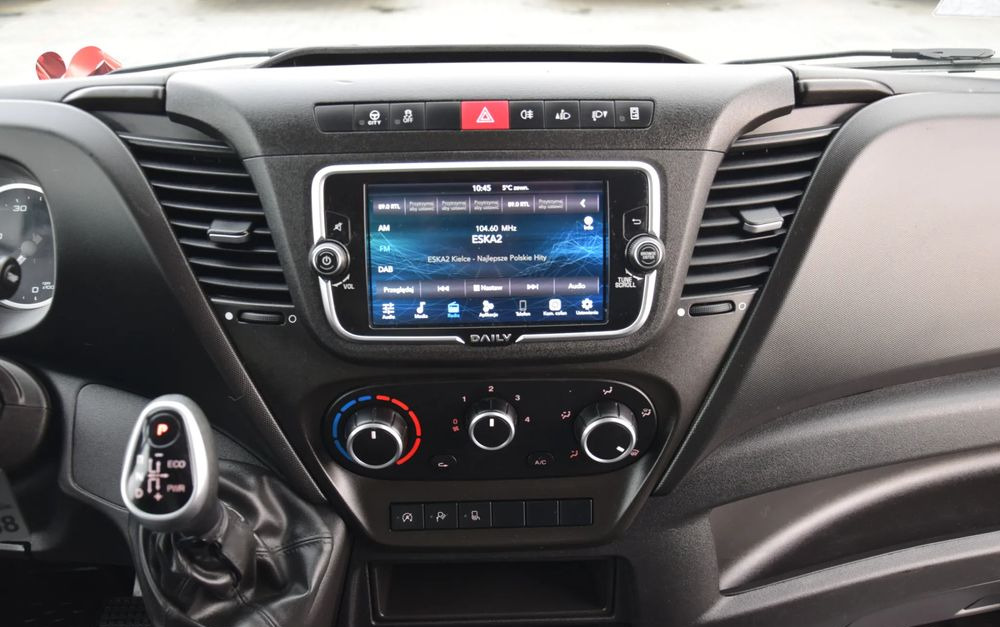 Furgão Iveco DAILY MAXI 35S14 / 2.3 - 140 KM / AUTOMAT HI-MATIC / NOWY MODEL / 3 OSOBY / DOSTAWCZE / BLASZAK / KAMERA COFANIA / TEMPOMAT / KLIMA / 2022 / SERWISOWANY / SPROWADZONY Z NIEMIEC: foto 34