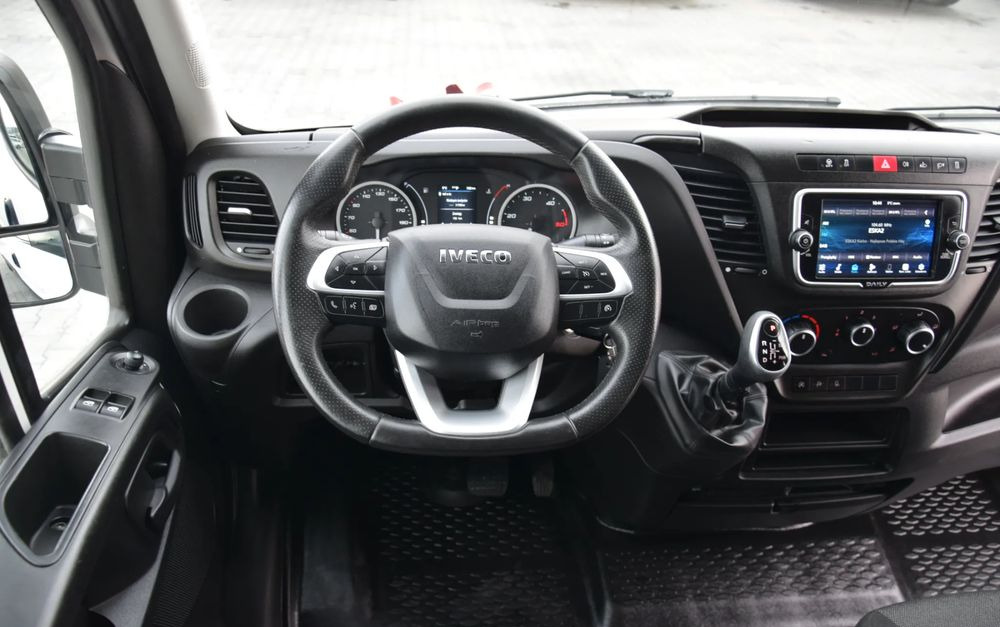 Furgão Iveco DAILY MAXI 35S14 / 2.3 - 140 KM / AUTOMAT HI-MATIC / NOWY MODEL / 3 OSOBY / DOSTAWCZE / BLASZAK / KAMERA COFANIA / TEMPOMAT / KLIMA / 2022 / SERWISOWANY / SPROWADZONY Z NIEMIEC: foto 29