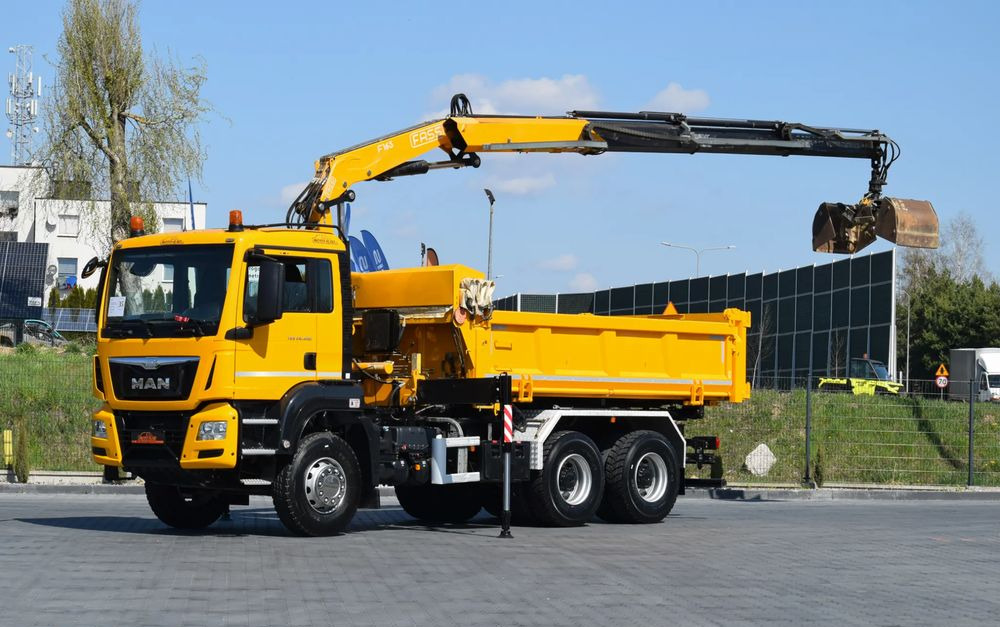 MAN TGS 26.400 / 6x4 / EURO 6 / UDT / HDS FASSI 165 / WYSUW x3 / ROTATOR / CHWYTAK / STEROWANIE RADIOWE / WZMOCNIONA RAMA / WYWROTKA / HYDROBURTA / AUTOMAT / 2017 / NOWE OPONY - 100% / NISKI PRZEBIEG - Caminhão basculante: foto 1 MAN TGS 26.400 / 6x4 / EURO 6 / UDT / HDS FASSI 165 / WYSUW x3 / ROTATOR / CHWYTAK / STEROWANIE RADIOWE / WZMOCNIONA RAMA / WYWROTKA / HYDROBURTA / AUTOMAT / 2017 / NOWE OPONY - 100% / NISKI PRZEBIEG - Caminhão basculante: foto 1