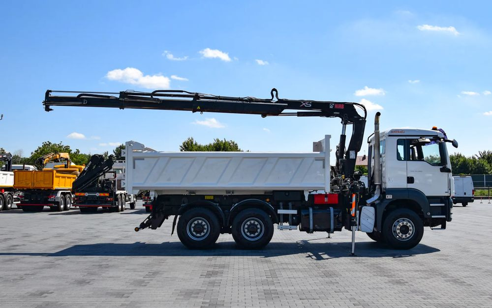 MAN TGS 33.360 / 6x4 / HDS HIAB 122 E-2 HIDUO / STEROWANIE RADIOWE / WYWROTKA / HYDROBURTA / AUTOMAT / KLIMA / TEMPOMAT / KAMERA COFANIA / SPROWADZONY - Caminhão basculante: foto 4 MAN TGS 33.360 / 6x4 / HDS HIAB 122 E-2 HIDUO / STEROWANIE RADIOWE / WYWROTKA / HYDROBURTA / AUTOMAT / KLIMA / TEMPOMAT / KAMERA COFANIA / SPROWADZONY - Caminhão basculante: foto 4