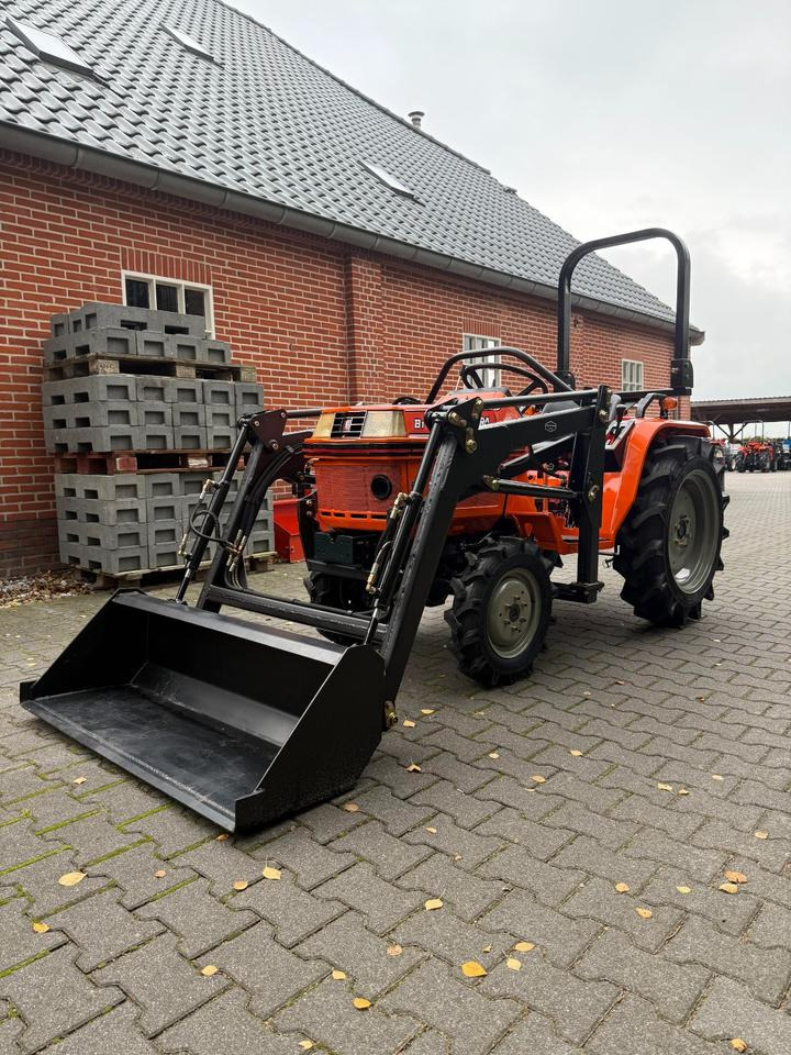 Kleintraktor Kubota B1-17 mit Frontlader ab 125 € pro Monat. - Mini trator: foto 1 Kleintraktor Kubota B1-17 mit Frontlader ab 125 € pro Monat. - Mini trator: foto 1