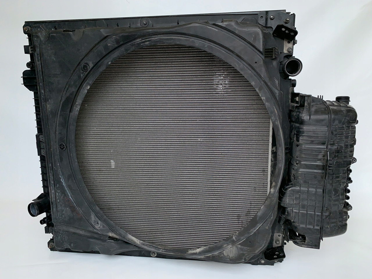 CHŁODNICA MAN TGX EURO 6 NR 1071 - Radiador de Caminhão: foto 1 CHŁODNICA MAN TGX EURO 6 NR 1071 - Radiador de Caminhão: foto 1