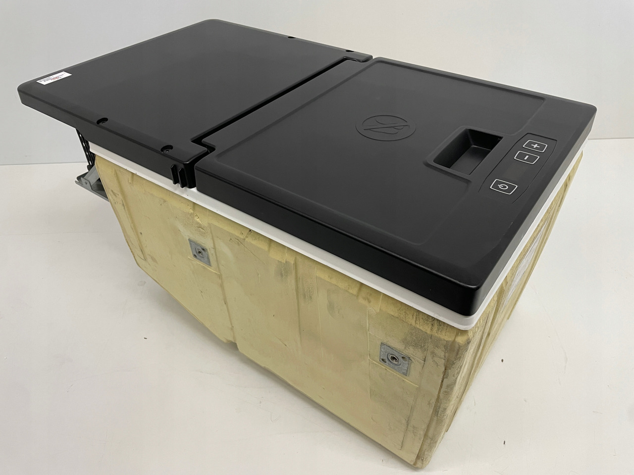 LODÓWKA CHŁODZIARKA MAN TGS TGL TGM 3 TGS3 EURO 6 81639106400 - Cabine e interior de Caminhão: foto 1 LODÓWKA CHŁODZIARKA MAN TGS TGL TGM 3 TGS3 EURO 6 81639106400 - Cabine e interior de Caminhão: foto 1