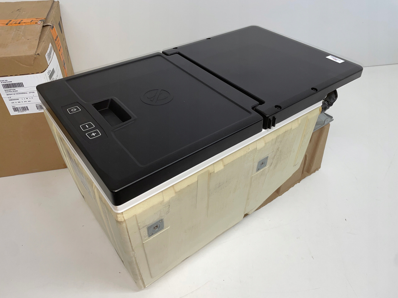 LODÓWKA CHŁODZIARKA MAN TGS TGL TGM 3 TGS3 EURO 6 81639106400 - Cabine e interior de Caminhão: foto 1 LODÓWKA CHŁODZIARKA MAN TGS TGL TGM 3 TGS3 EURO 6 81639106400 - Cabine e interior de Caminhão: foto 1