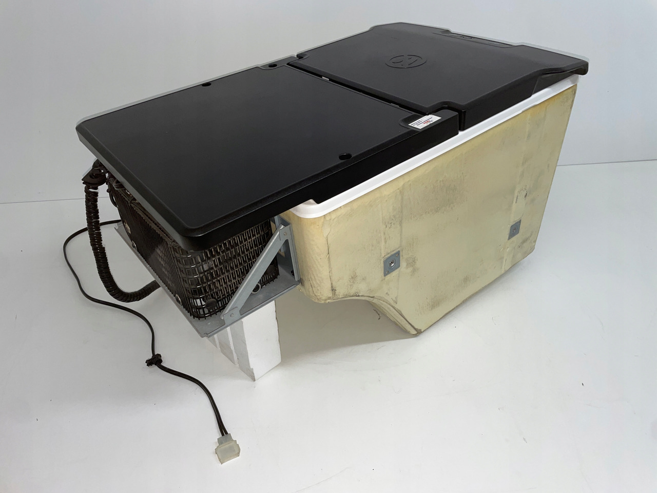 LODÓWKA CHŁODZIARKA MAN TGX EURO 6 81639106109 - Cabine e interior de Caminhão: foto 3 LODÓWKA CHŁODZIARKA MAN TGX EURO 6 81639106109 - Cabine e interior de Caminhão: foto 3