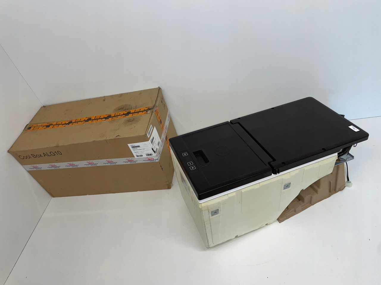 LODÓWKA CHŁODZIARKA MAN TGX3 TGX 3 TGX-3 81639106445 - Cabine e interior de Caminhão: foto 5 LODÓWKA CHŁODZIARKA MAN TGX3 TGX 3 TGX-3 81639106445 - Cabine e interior de Caminhão: foto 5