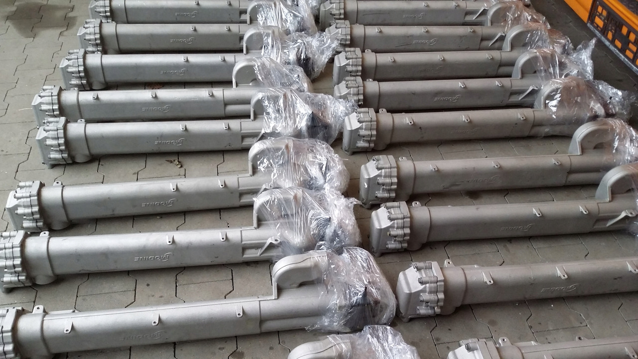 MAN F2000 TGA EGR TGX RECYRKULATOR D20,D26,D28 - Radiador EGR de Caminhão: foto 2 MAN F2000 TGA EGR TGX RECYRKULATOR D20,D26,D28 - Radiador EGR de Caminhão: foto 2