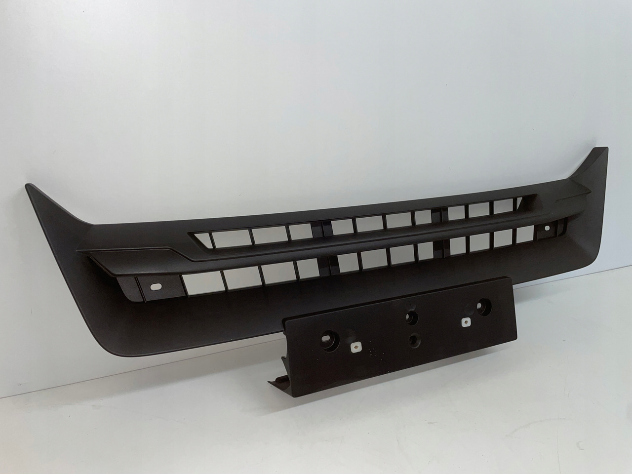 ŚRODKOWY GRILL CHROM ZDERZAKA MAN TGS TG3 TGS 3 ATRAPA 81416146086 - Estribo: foto 2 ŚRODKOWY GRILL CHROM ZDERZAKA MAN TGS TG3 TGS 3 ATRAPA 81416146086 - Estribo: foto 2